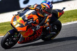Moto2, Valencia: KTM despede-se com vitória de Binder thumbnail