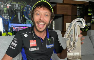 MotoGP,2020: Rossi celebra pódio virtual thumbnail