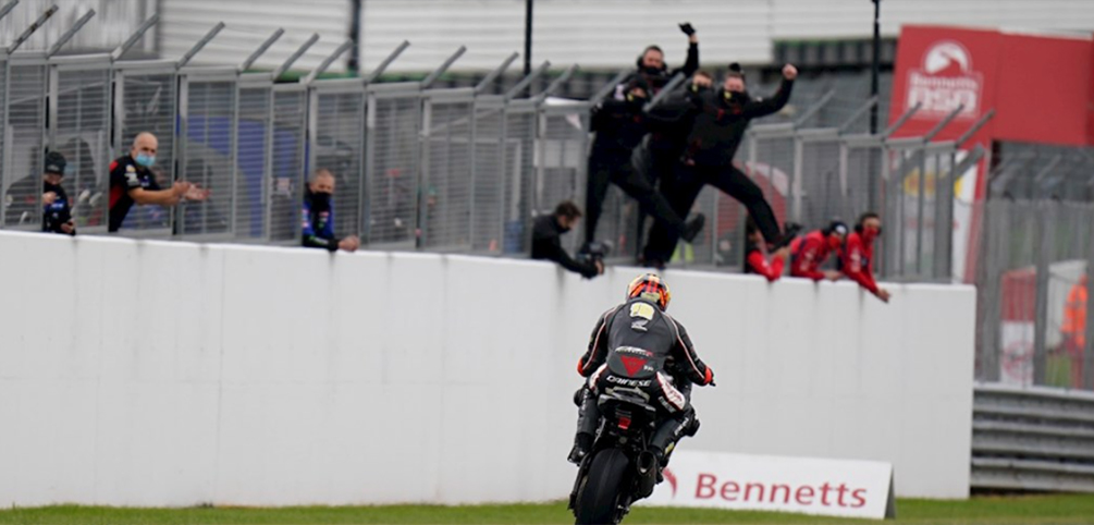 BSB, Donington: Andy Irwin ganha a primeira