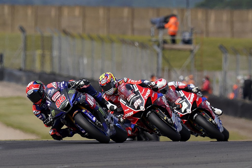 BSB, Donington: Brookes ganha uma, MacKenzie outra