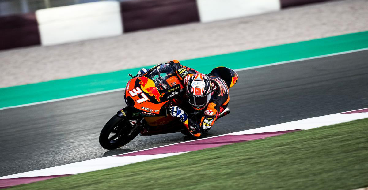 Moto3, 2021, Qatar, TL1: Acosta coloca a KTM Red Bull no topo