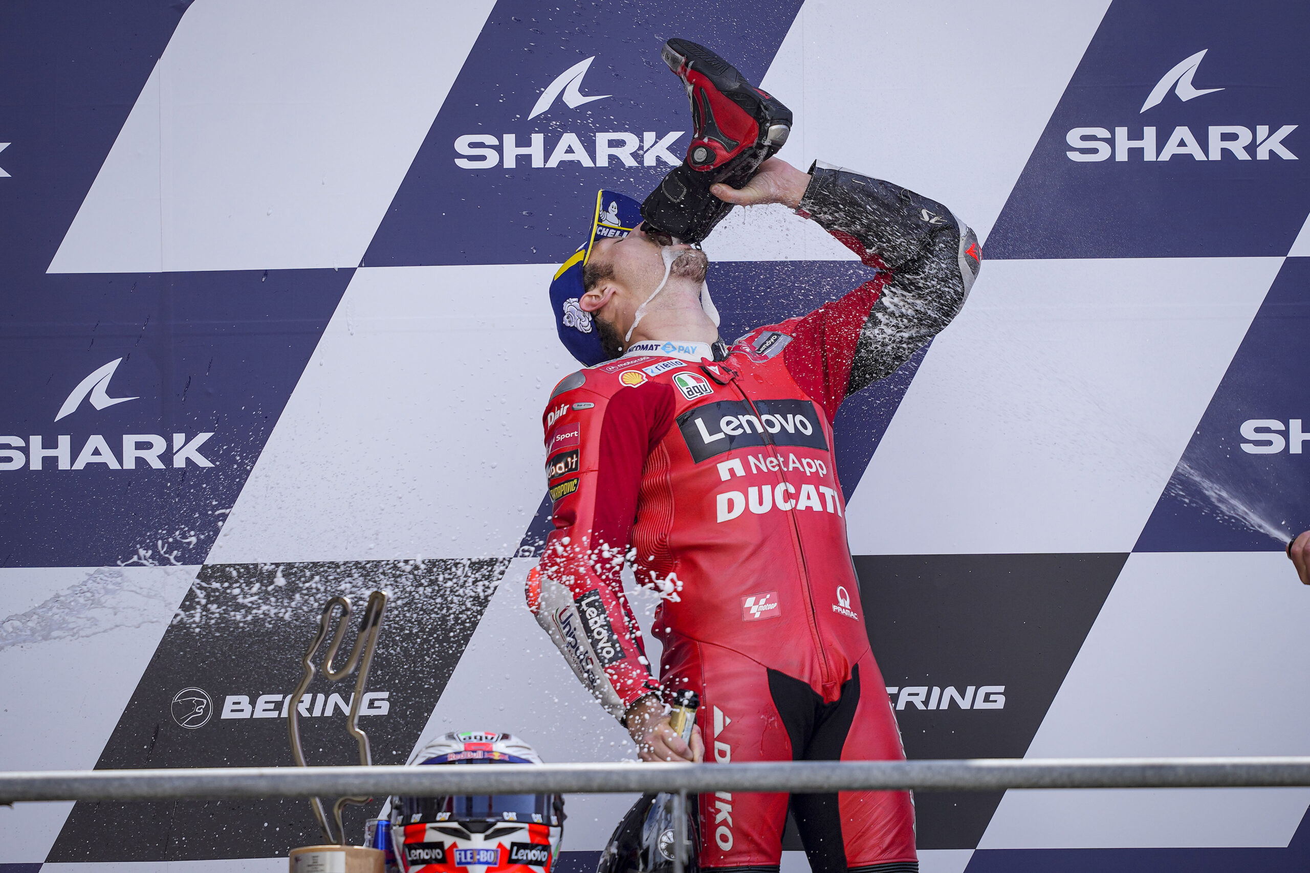 MotoGP, 2021: Miller cumpre o tradicional ‘shoey’