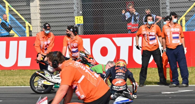 Moto3, 2021, Assen: Acosta declarado inapto pelos médicos