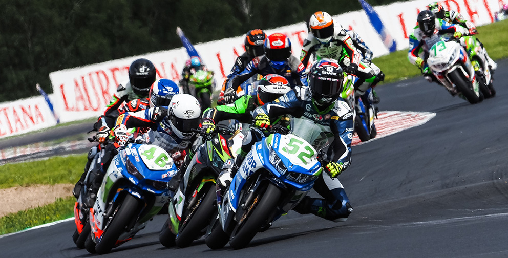 SSP300, 2021, Most: Steeman toma de assalto a Corrida 1