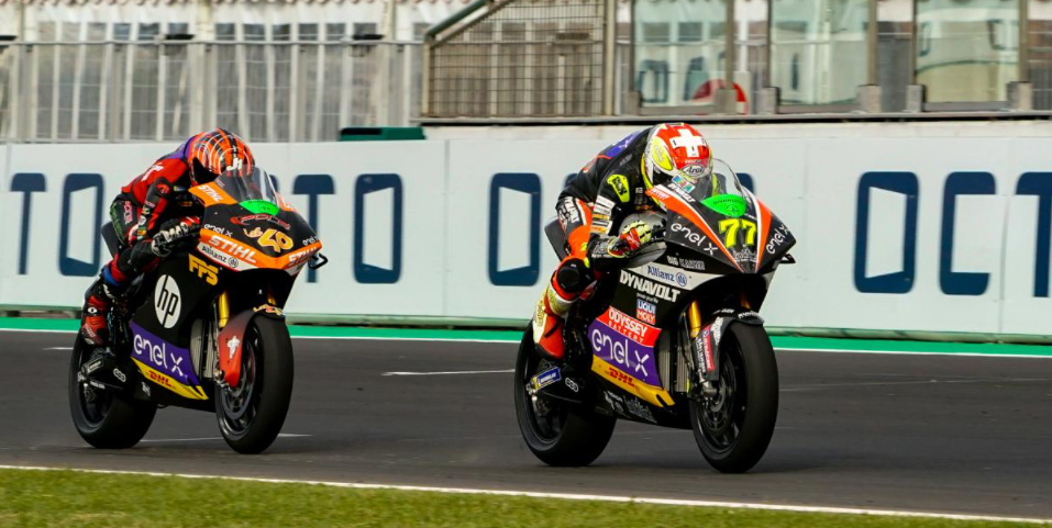 MotoE, 2021, San Marino: Torres choca com Aegerter e cai, mas vence o Campeonato na secretária