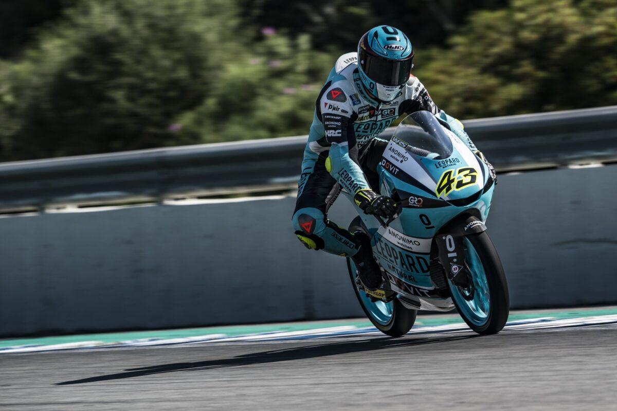 Moto3, 2021, Valência, Corrida: Faísca entre Foggia e Acosta dá vitória a Artigas na despedida