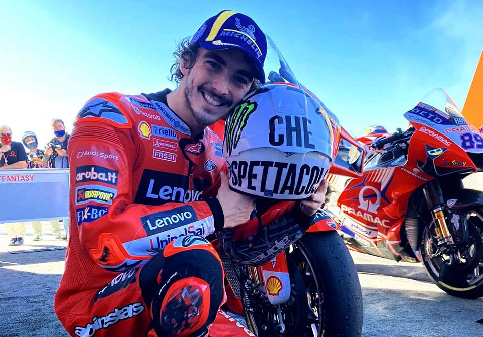 MotoGP, ‘Peco’ Bagnaia: “Dedico a corrida ao ‘Vale’ e agradeço tudo o que fez por nós”