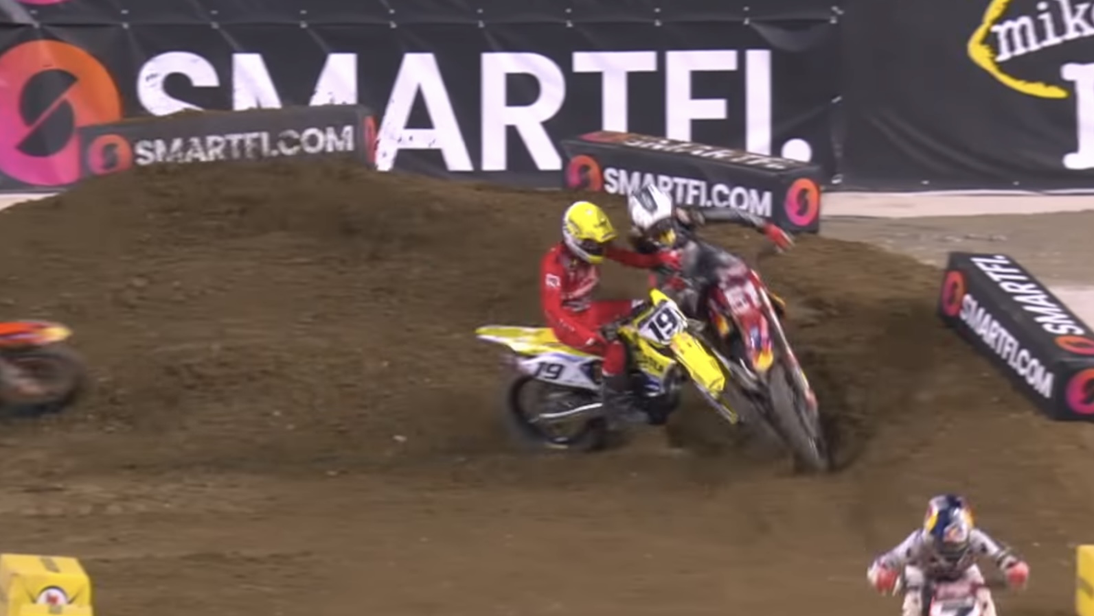 Vídeo AMA Supercross, San Diego: Bogle desclassificado, Barcia penalizado