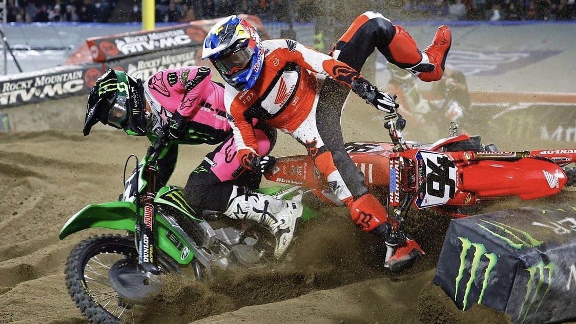 Vídeo AMA Supercross 450, Anaheim 2: Anderson e Roczen voltam a “encontrar-se”!