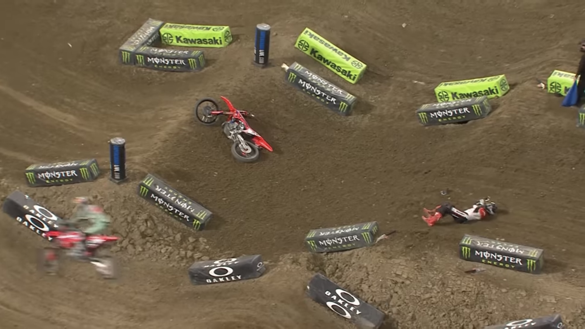 Vídeo AMA Supercross, Minneapolis: A violenta queda de Chase Sexton