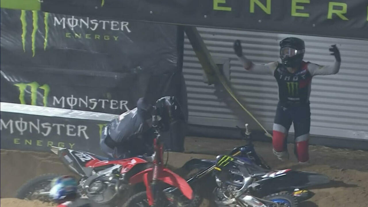 Vídeo AMA Supercross 250, Glendale: O choque entre Friese e Craig!