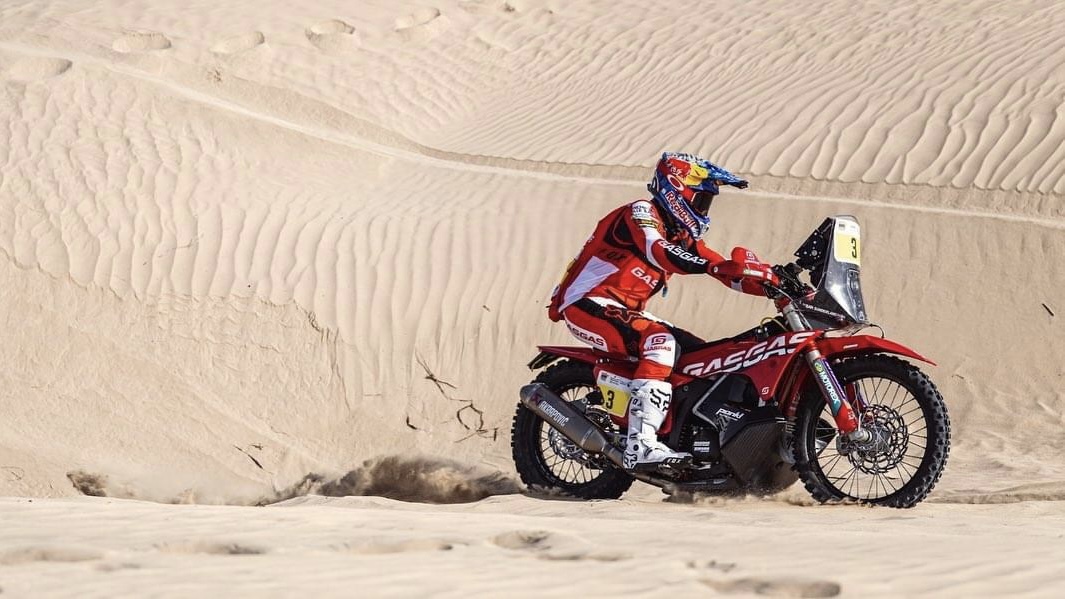 Abu Dhabi Desert Challenge, Etapa 1: Sunderland vence, Docherty lidera, Rodrigues 9.º
