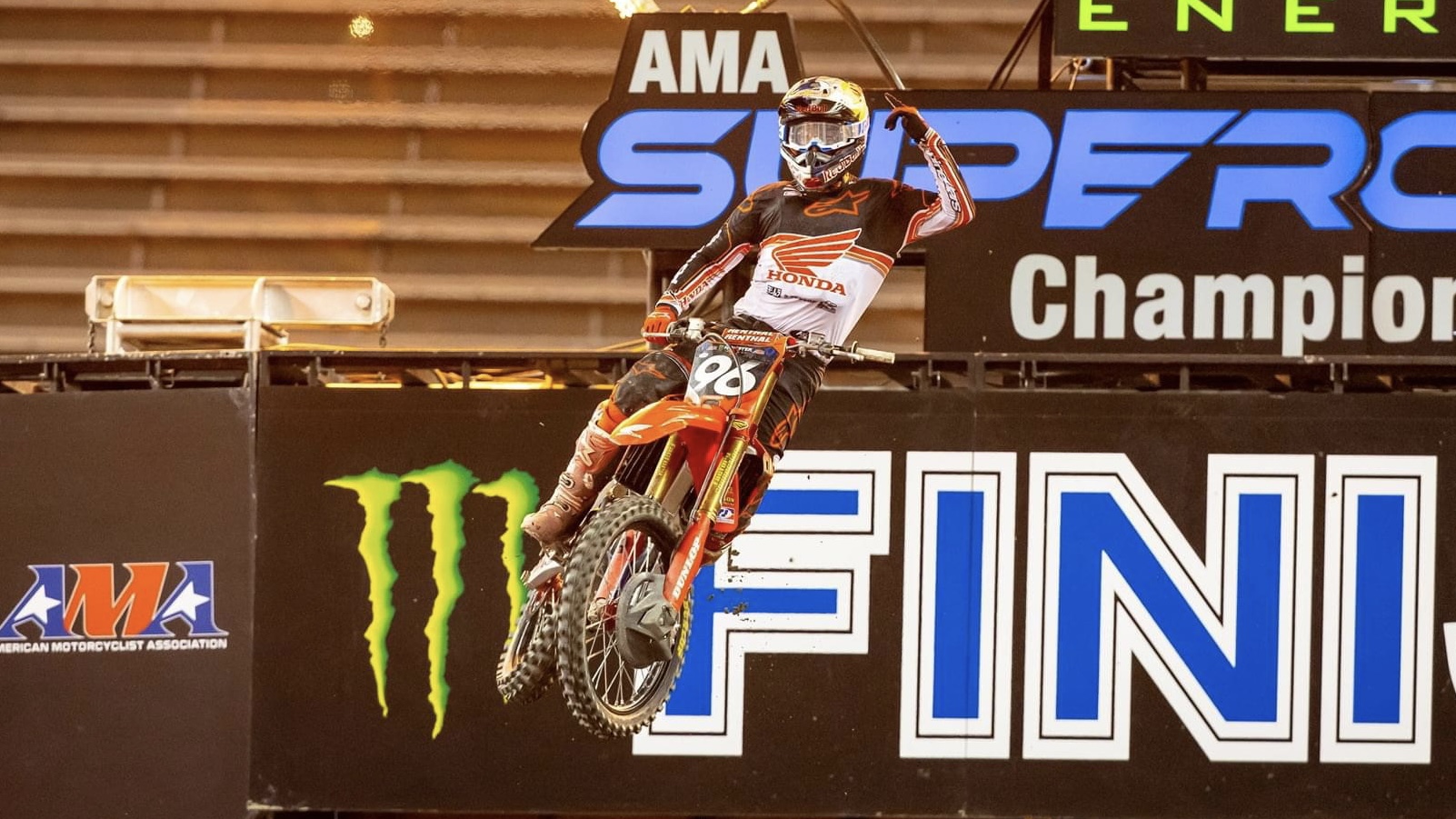 Vídeo AMA Supercross 250, Seattle: Hunter Lawrence bate Christian Craig