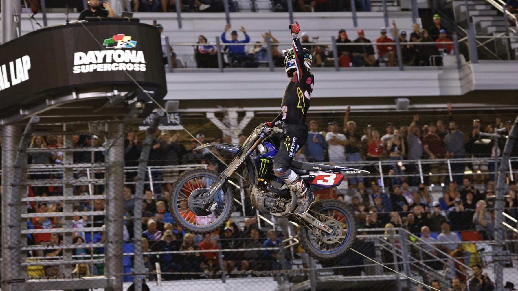 Vídeo AMA Supercross 450, Daytona: Tomac bate record de Carmichael!
