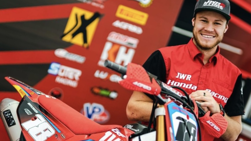 MXGP: FIM exclui pilotos russos