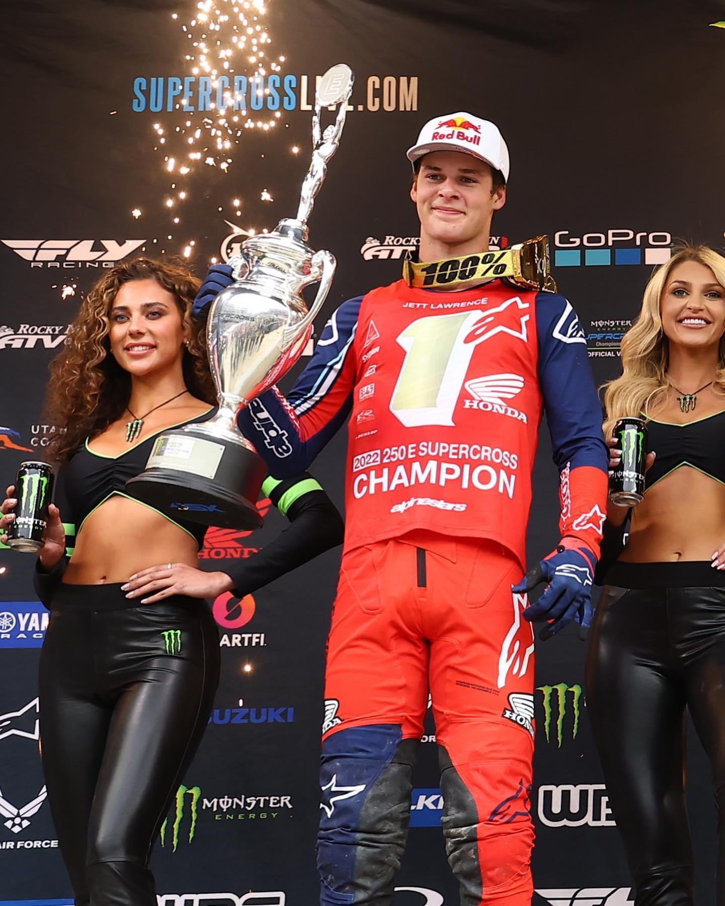 Vídeo AMA Supercross 250, Foxborough: Lawrence campeão na vitória de Forkner