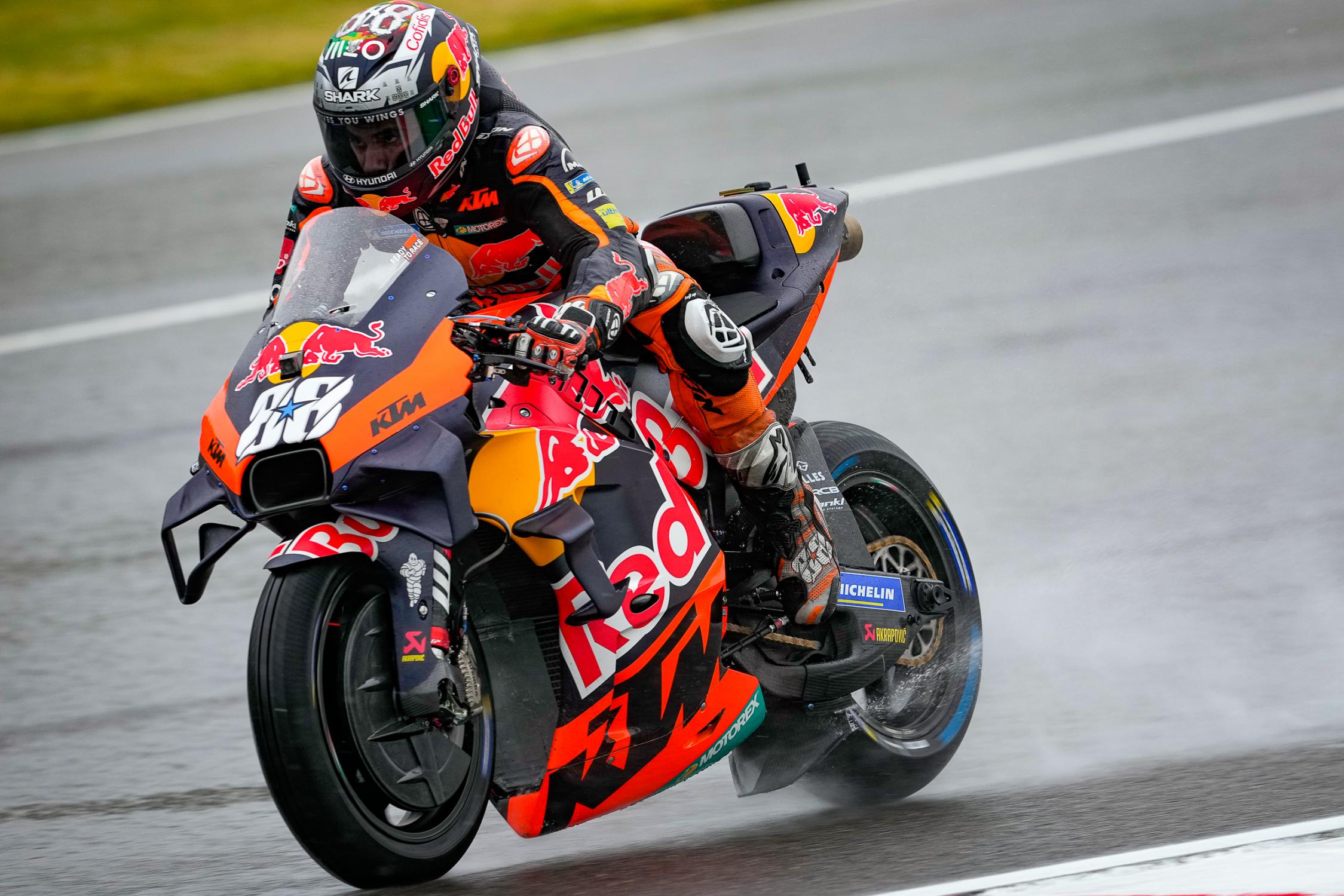MotoGP, 2022, Portugal, TL3: Miguel Oliveira na frente, queda de Marc Marquez
