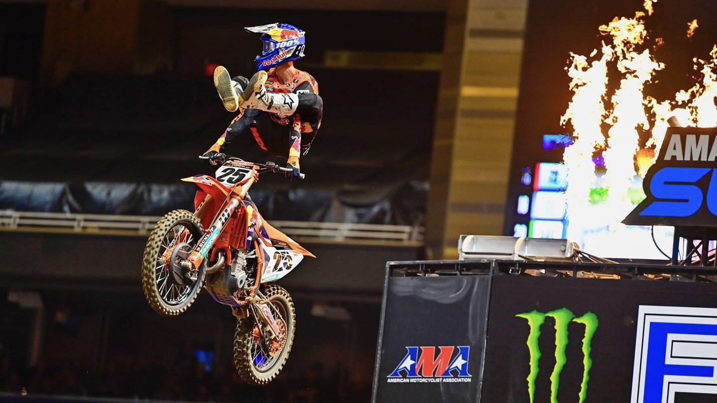 Vídeo AMA Supercross 450, St. Louis: Musquin interrompe senda vitoriosa de Tomac