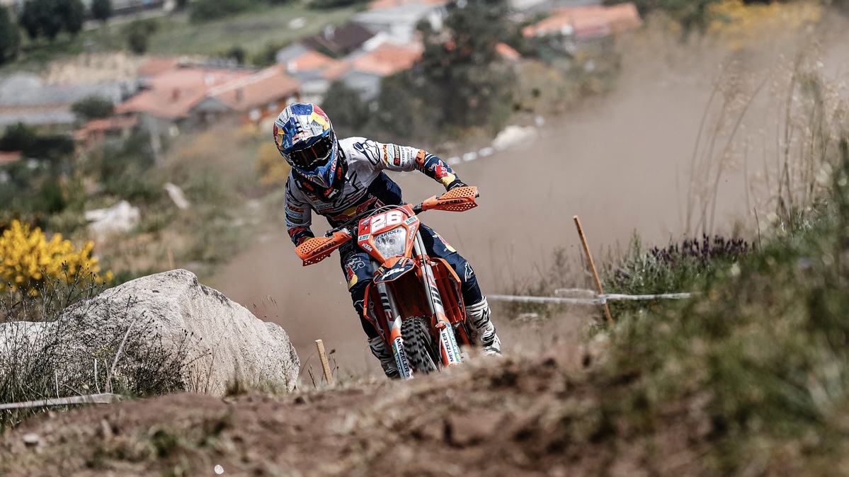 Vídeo EnduroGP: O resumo do primeiro dia do Grande Prémio de Portugal