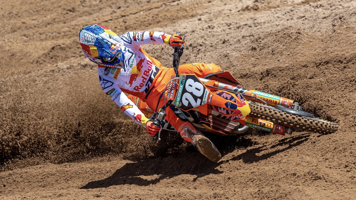 MX2, Sardenha, 2.ª manga: A desforra de Tom Vialle