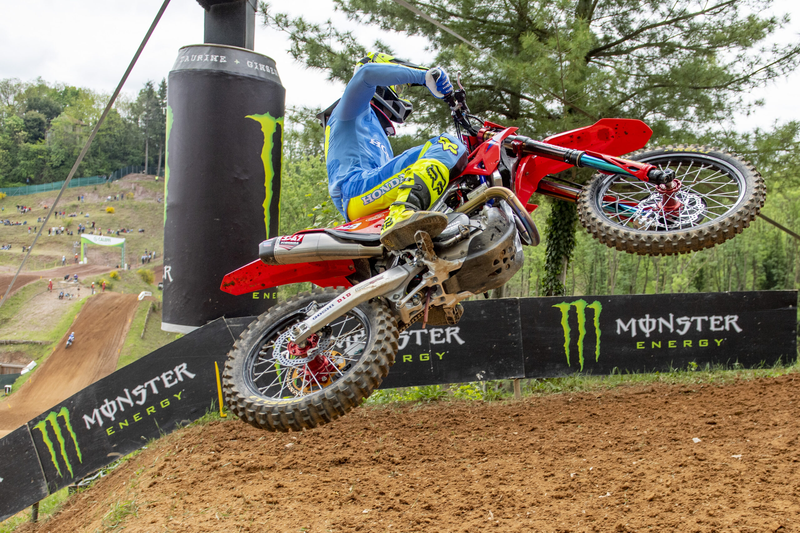 MXGP, Itália, Corrida 1: Tim Gajser vence batalha na lama