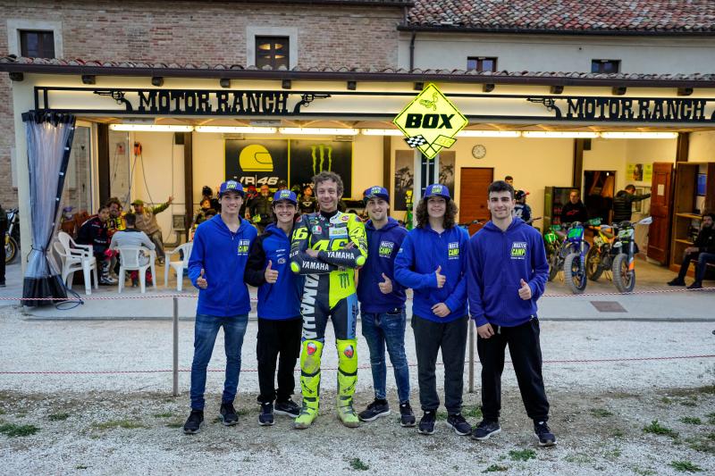 MotoGP, Valentino Rossi visita Yamaha VR46 Master Camp