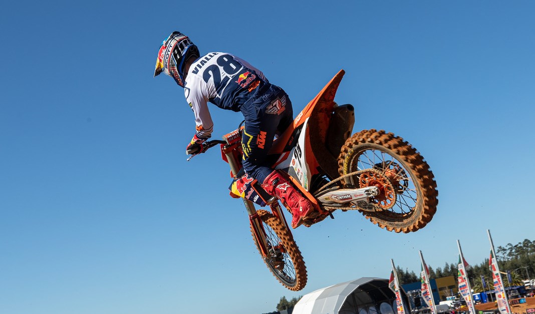 MX2, Itália, Corrida 2: Vialle vence, mas o dia foi de Jago Geerts