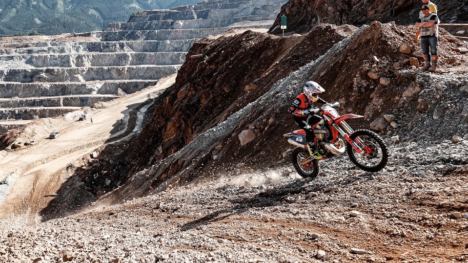 Erzberg Rodeo, Prólogo, Sábado: Kailub Russell confirma vitória, Diogo Vieira 28.º