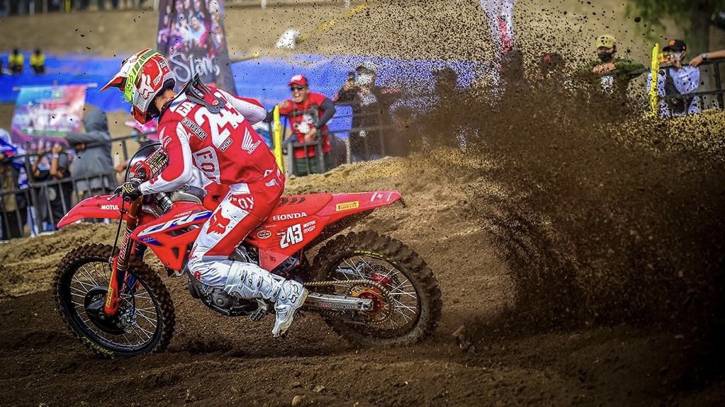 MXGP, Indonésia: “Dobradinha” confortável de Tim Gajser