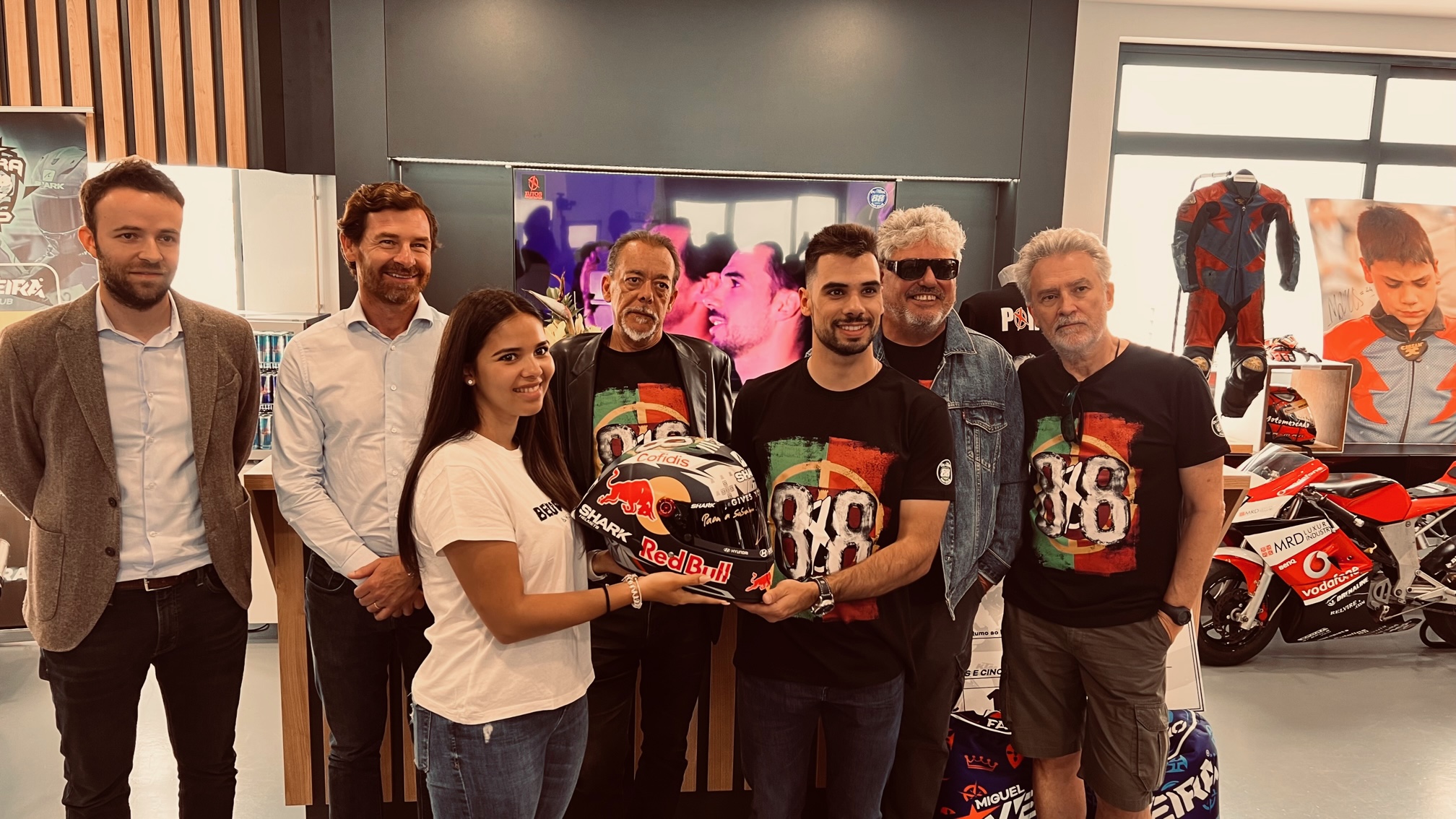 MotoGP: Miguel Oliveira entregou donativo na AARF