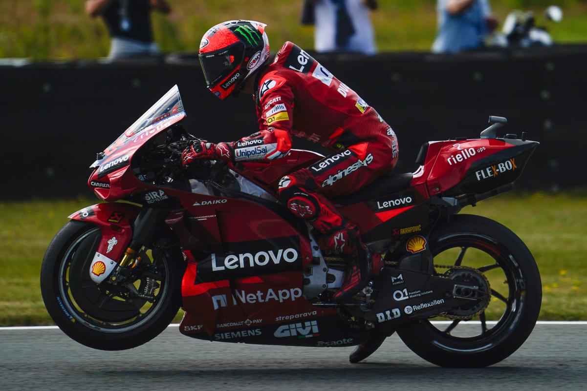 MotoGP, 2022: Muita tecnologia e pouco espectáculo? As opiniões de Agostini e Capirossi