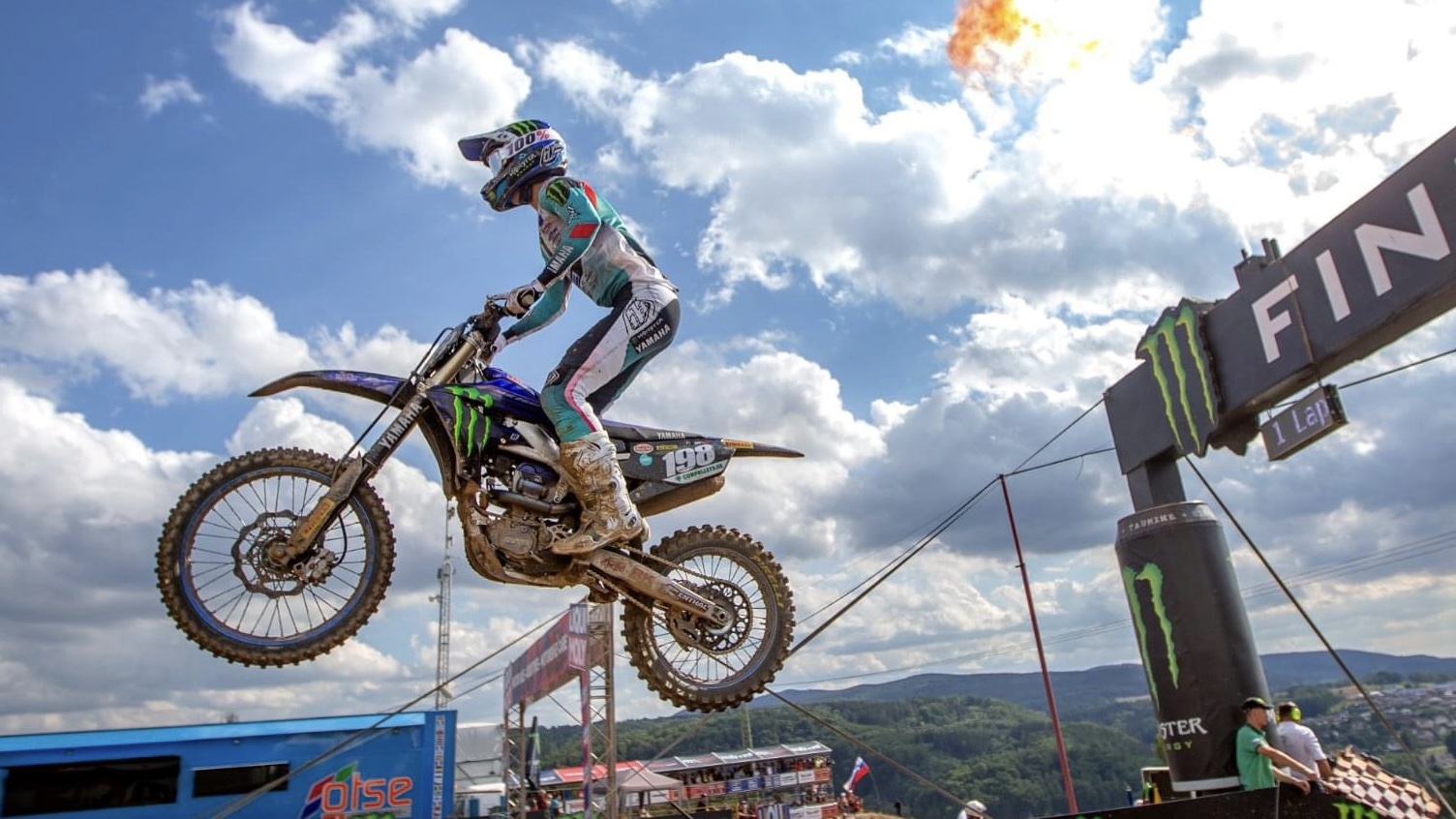 MX2, Rep. Checa, 1.ª manga: Benistant de princípio ao fim