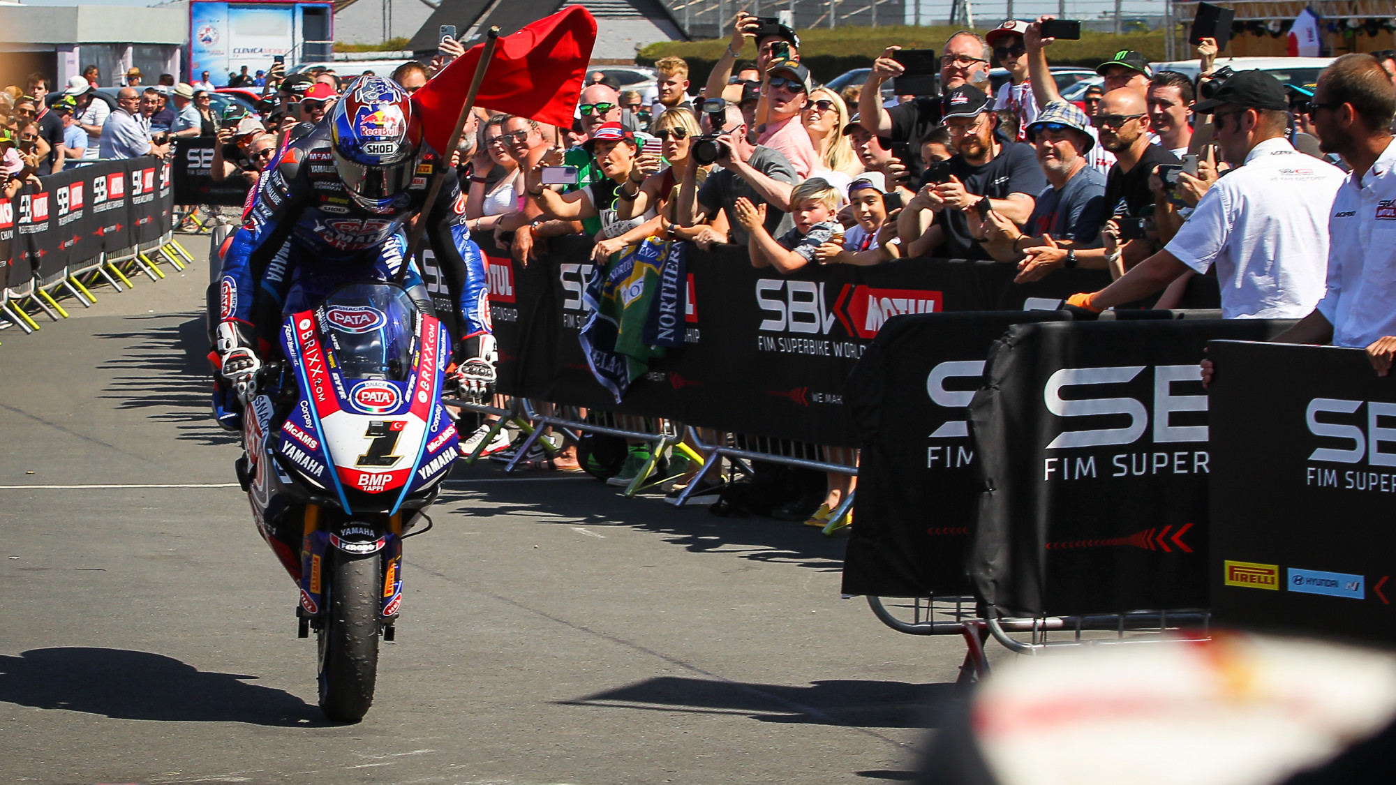 WSBK, Donington, Corrida 1: A vitória inesperada de Toprak Razgatlioglu