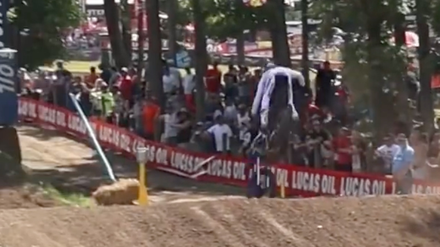 Vídeo AMA Motocross 250, Ironman: A impressionante queda do “DangerBoy” Deegan!