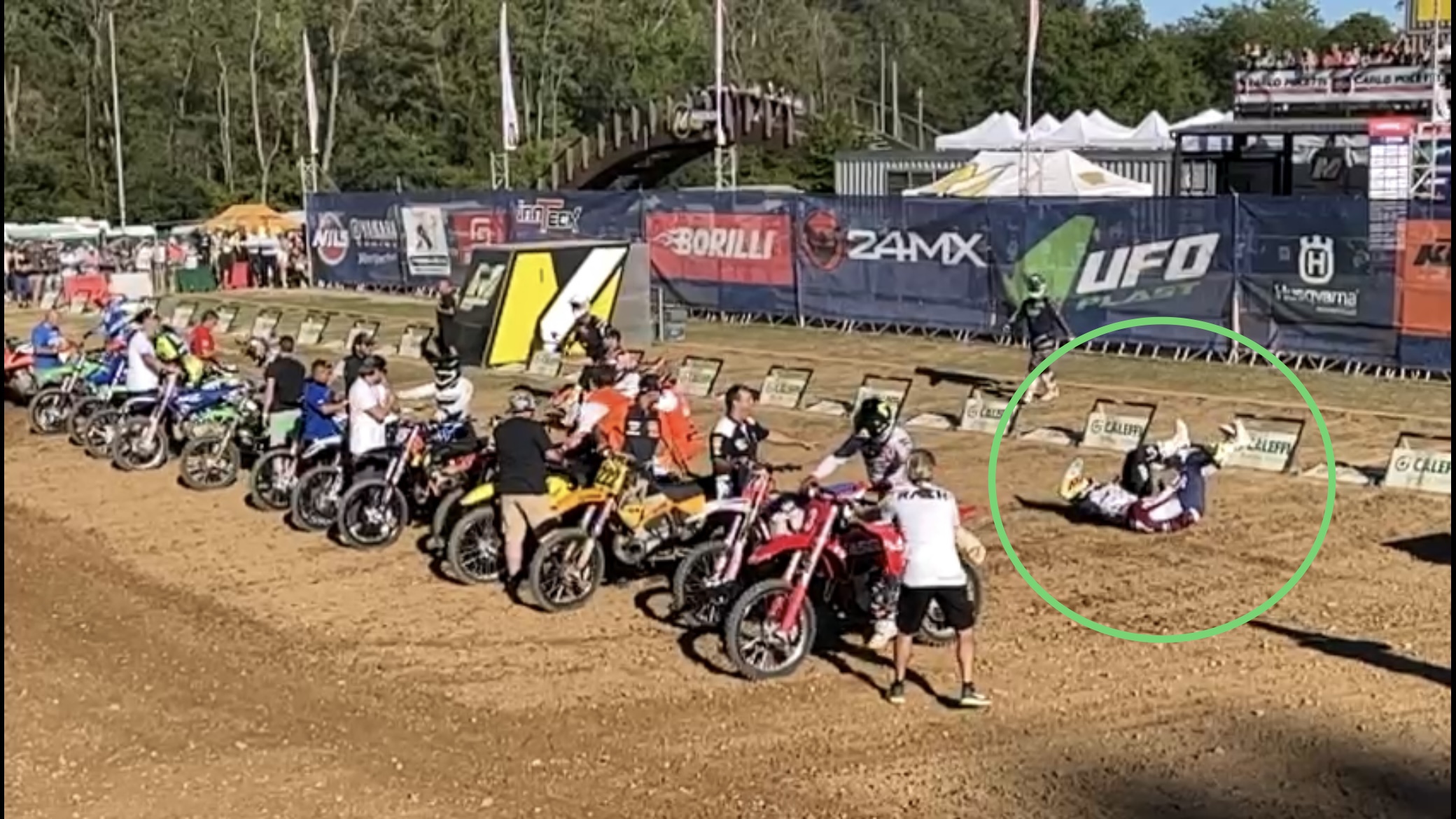 Vídeo Motocross: A “picardia” entre Cairoli e Lupino em Maggiora!