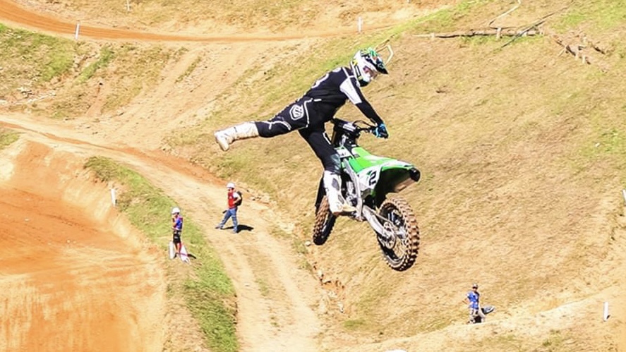 Vídeo Motocross: McGrath, Cairoli, Pourcel e companhia em ação em Maggiora