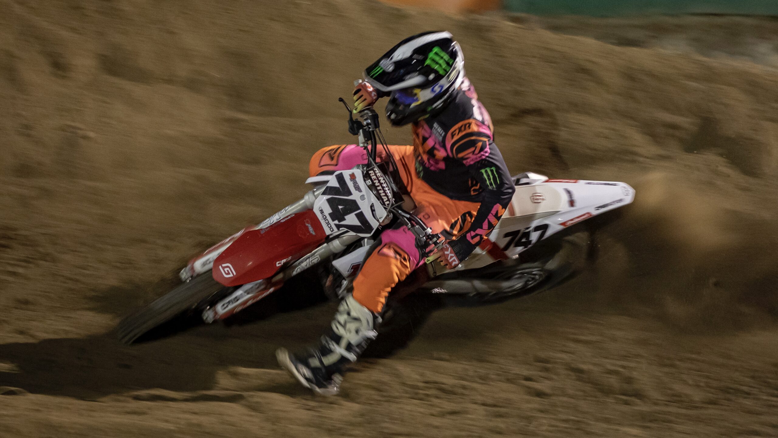 Supercross Paris, 1.º dia, Sprint 1: Hugo Basaúla 14.º na vitória incontestada de Eli Tomac