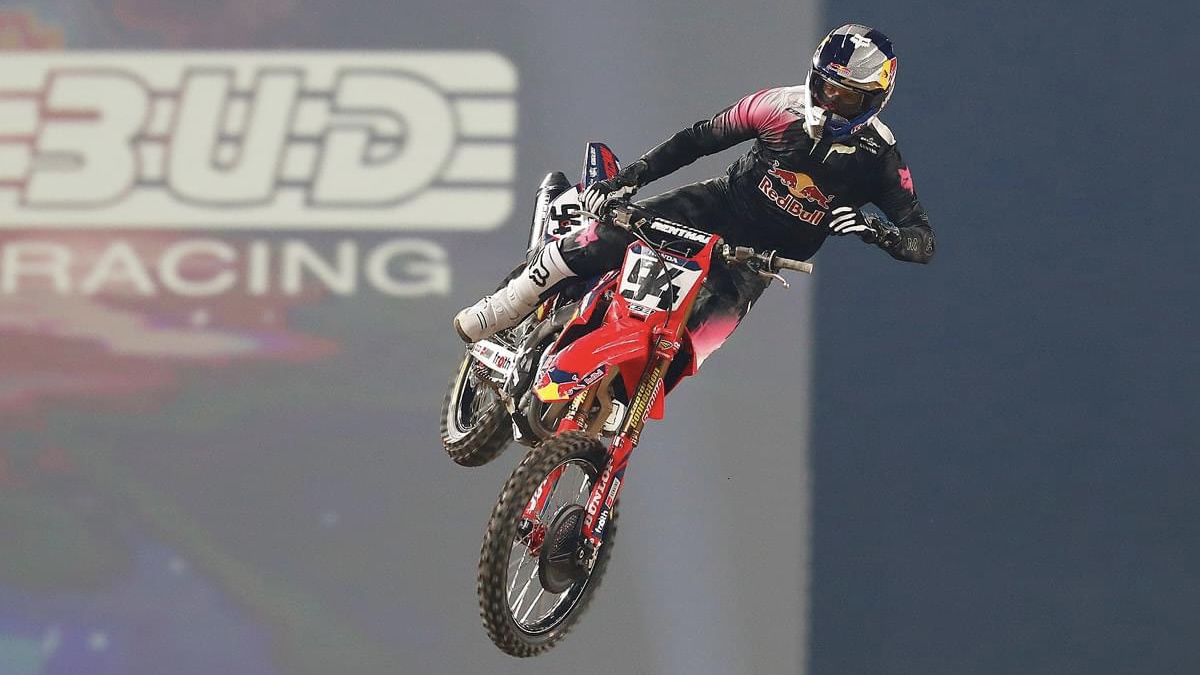 Supercross Paris, 2.º dia, Final: Ken Roczen é o “Rei de Paris” de 2022! Hugo Basaúla 12.º!