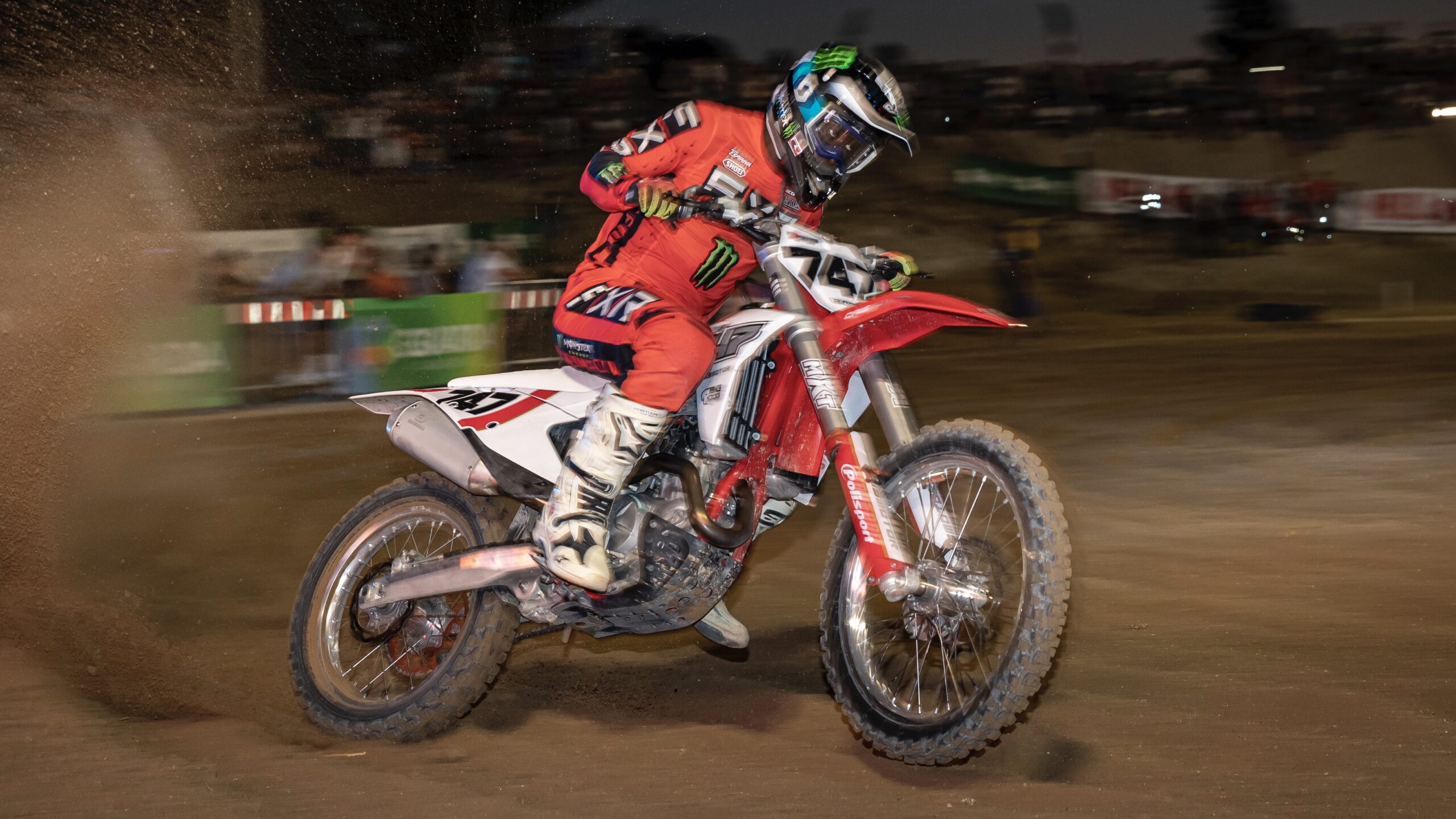 Supercross Paris, 1.º dia, Treinos: 15.º melhor tempo para Basaúla, “pole” para Brayton