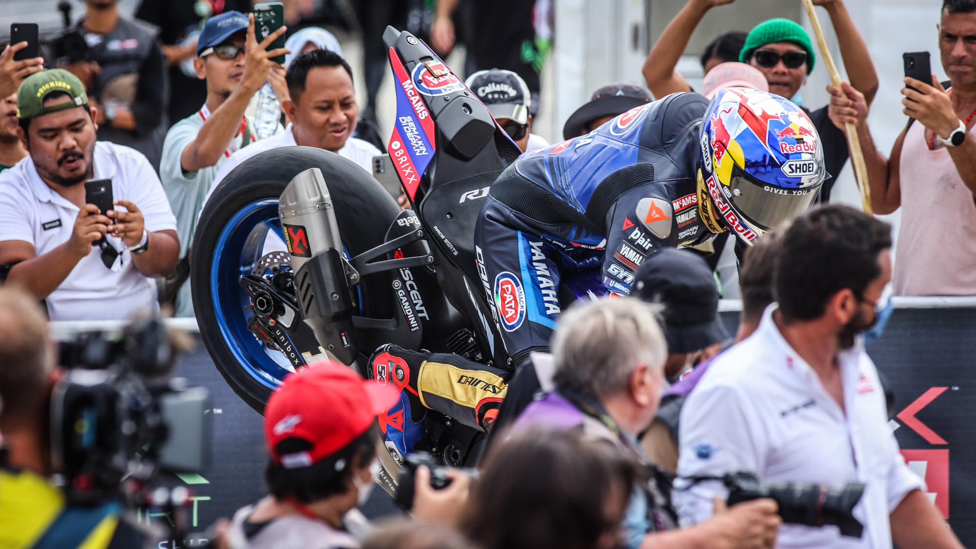 WSBK, Toprak Razgatlioglu: “Quase cai na curva 7, lembrei-me do acidente do Marquez”