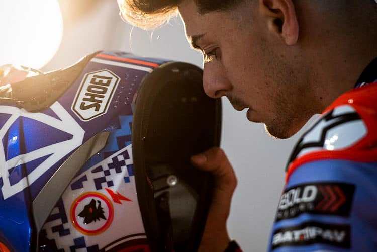 MotoGP: Fabio Di Giannantonio carrega a Roma no capacete