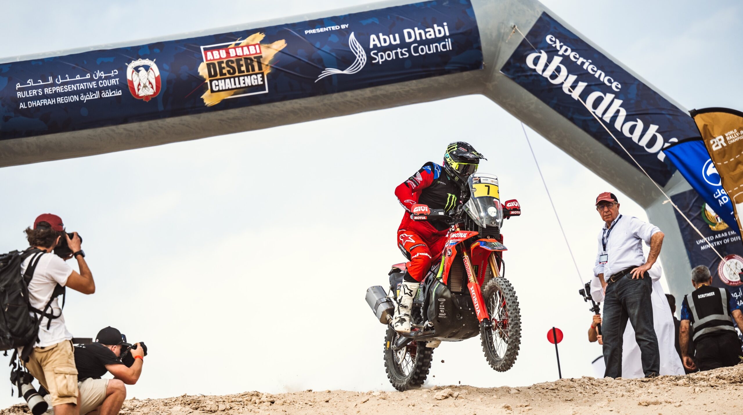 Rally Raid, Abu Dhabi: Pablo Quintanilla vence prólogo, Buhler 7º