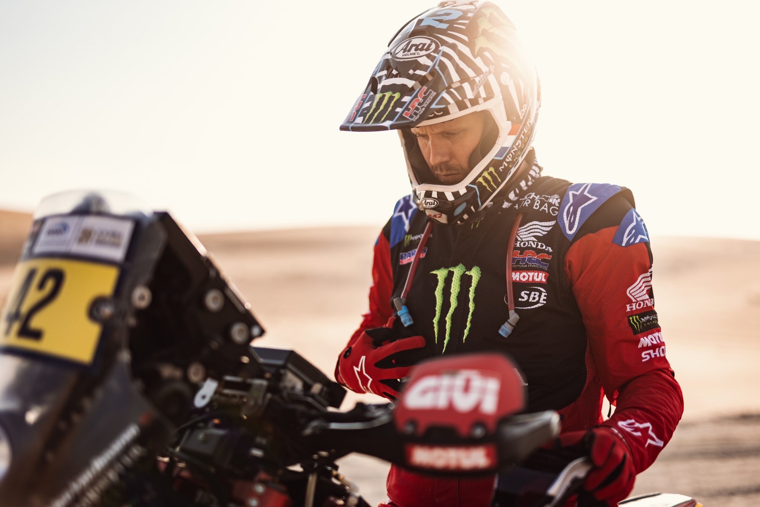 Abu Dhabi Desert Challenge: Van Beveren líder com rastilho curto