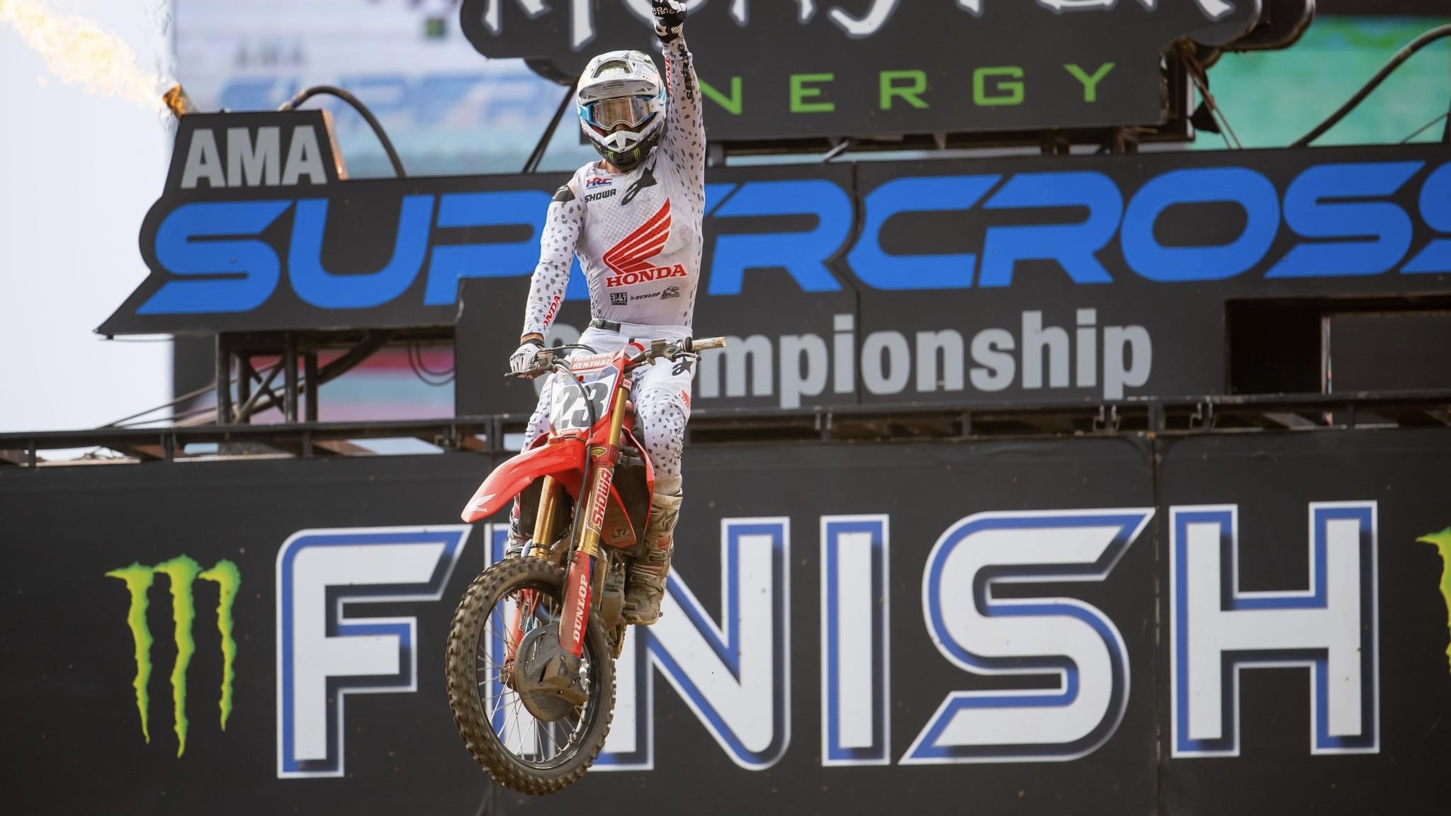 Vídeo AMA Supercross 450, Nashville: Chase Sexton vence, Eli Tomac controla