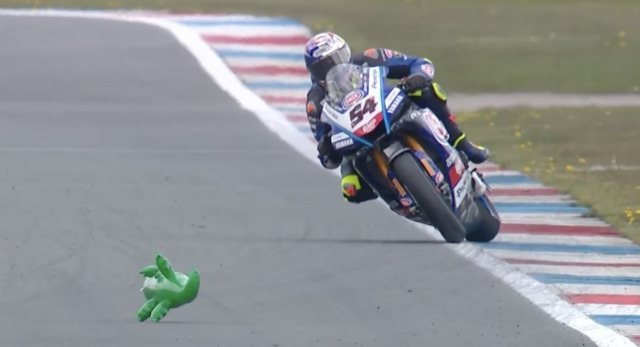 WSBK, Assen: Um crocodilo atravessou-se no caminho de Toprak