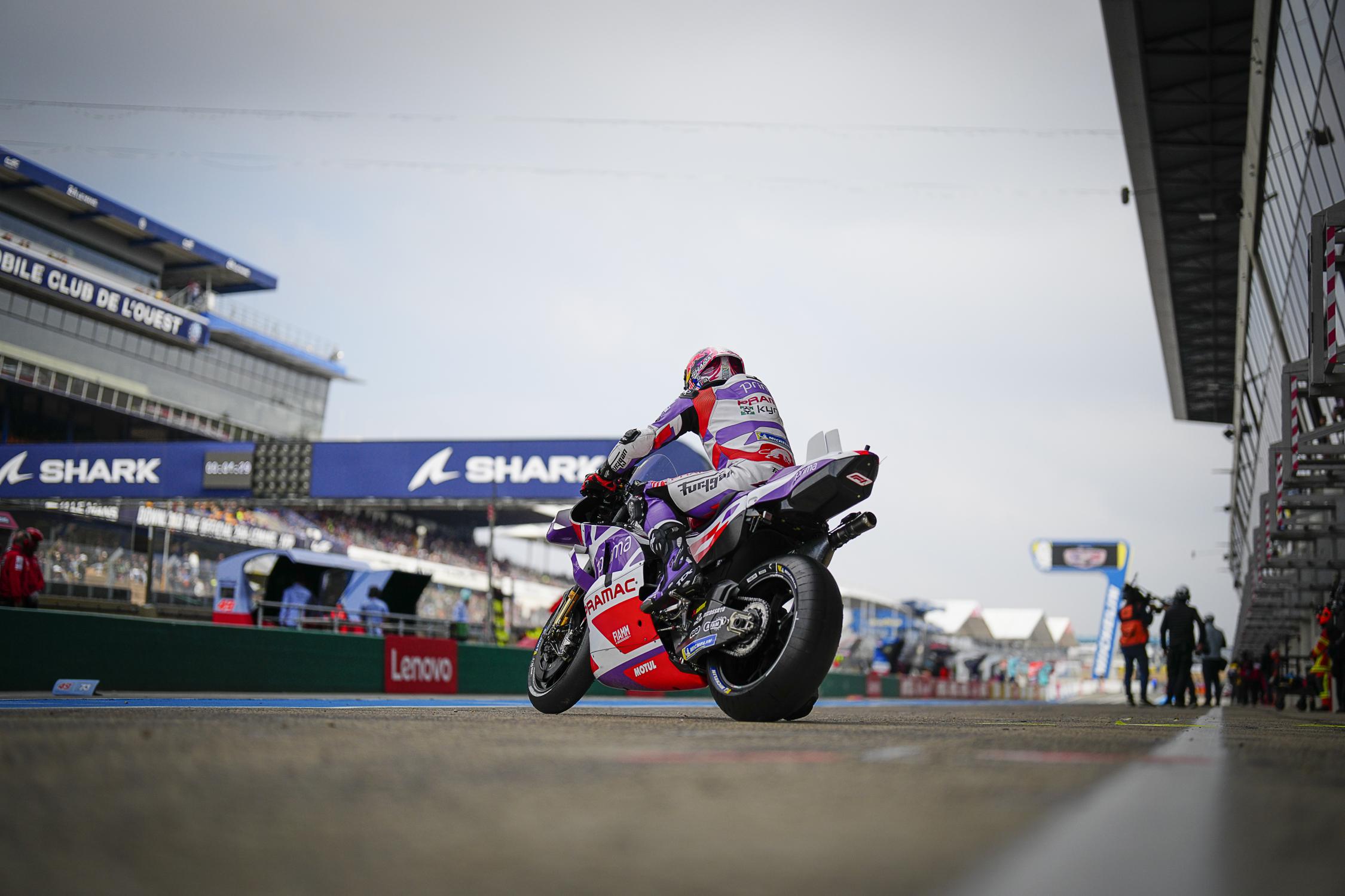 MotoGP, França, Warm Up, Johann Zarco mais rápido antes da corrida