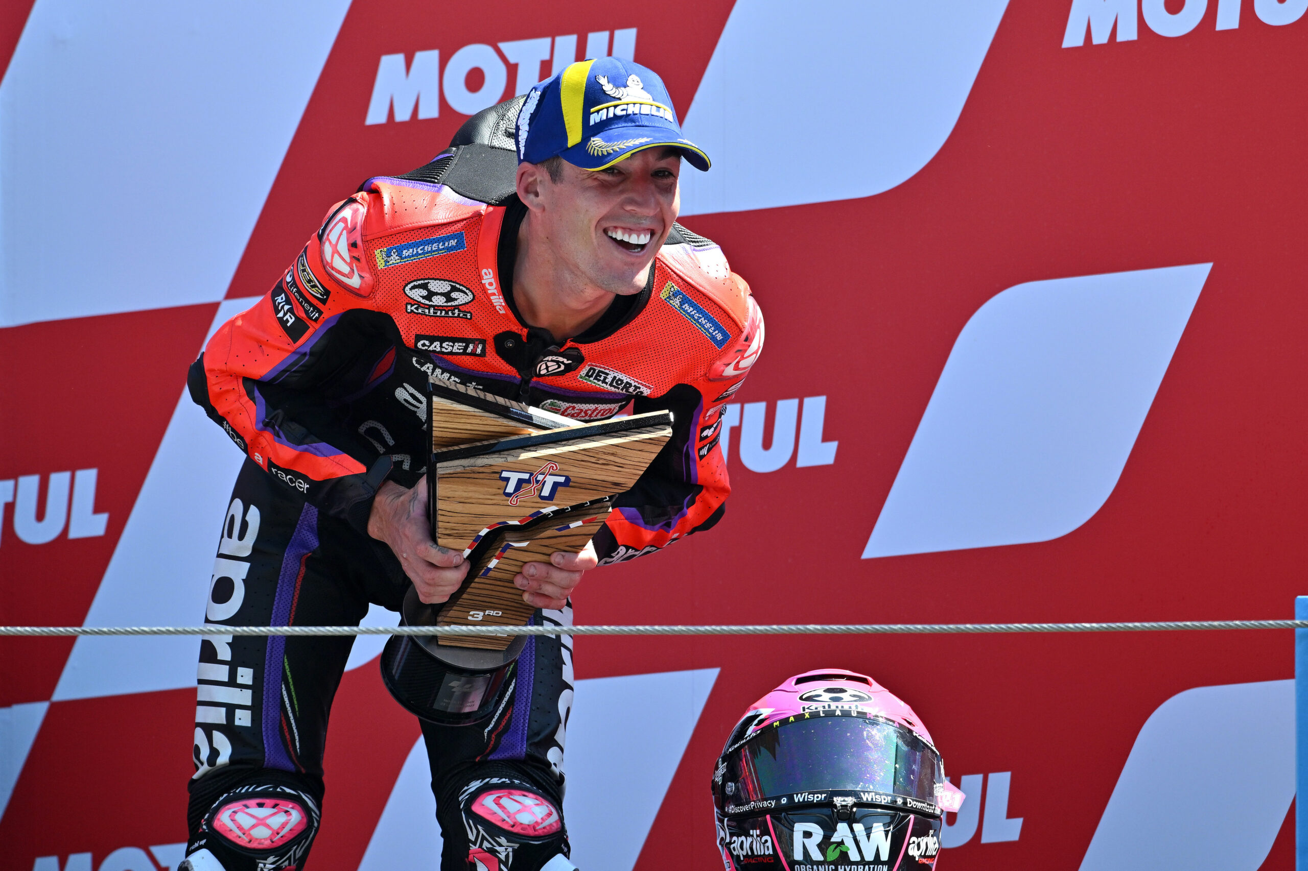 MotoGP: ‘Capitão’ Aleix faz pódio, mesmo sem a asa direita na Aprilia!