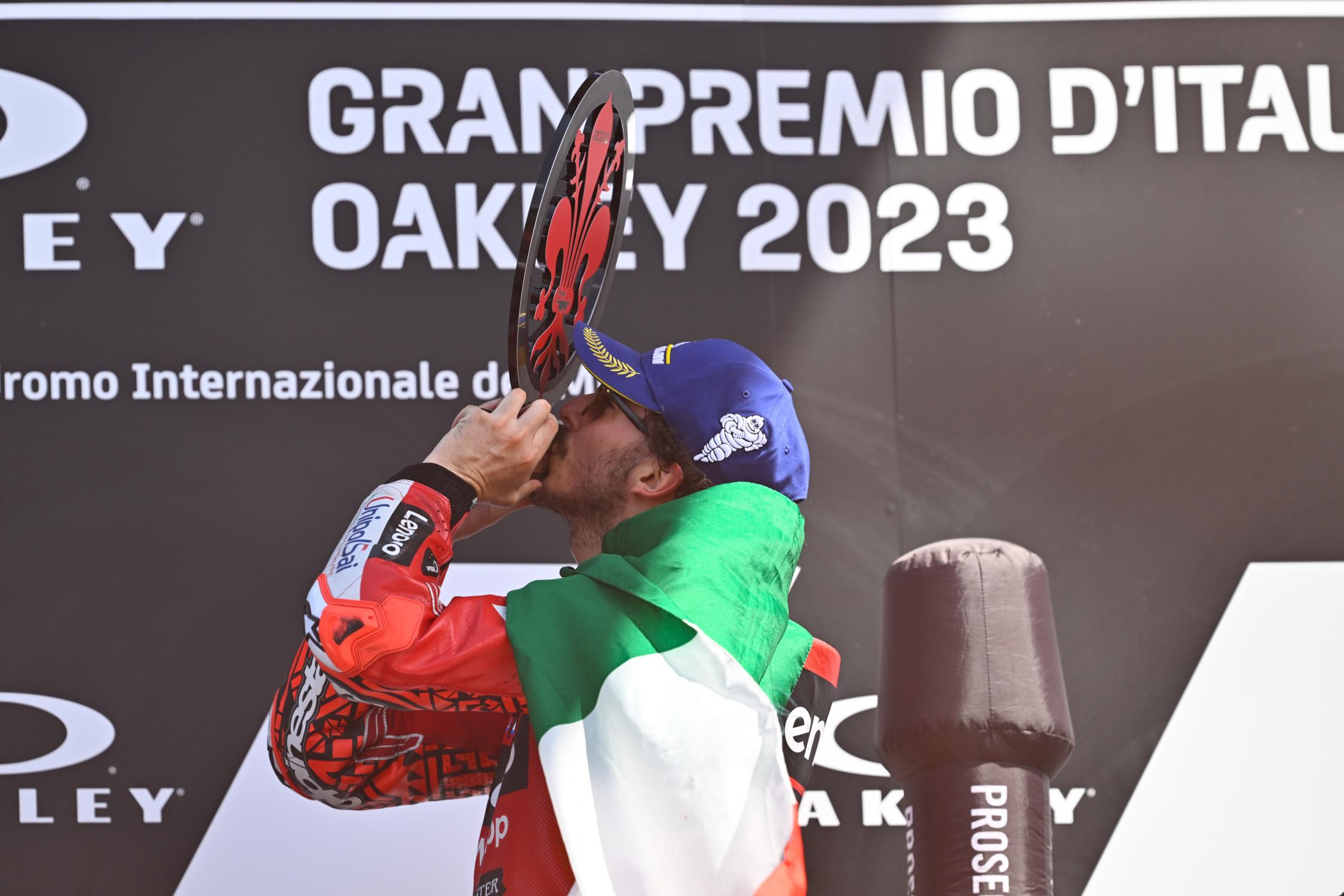 MotoGP, Francesco Bagnaia (1.º): “Pessoas na bancada faziam lembrar o Mugello do passado”