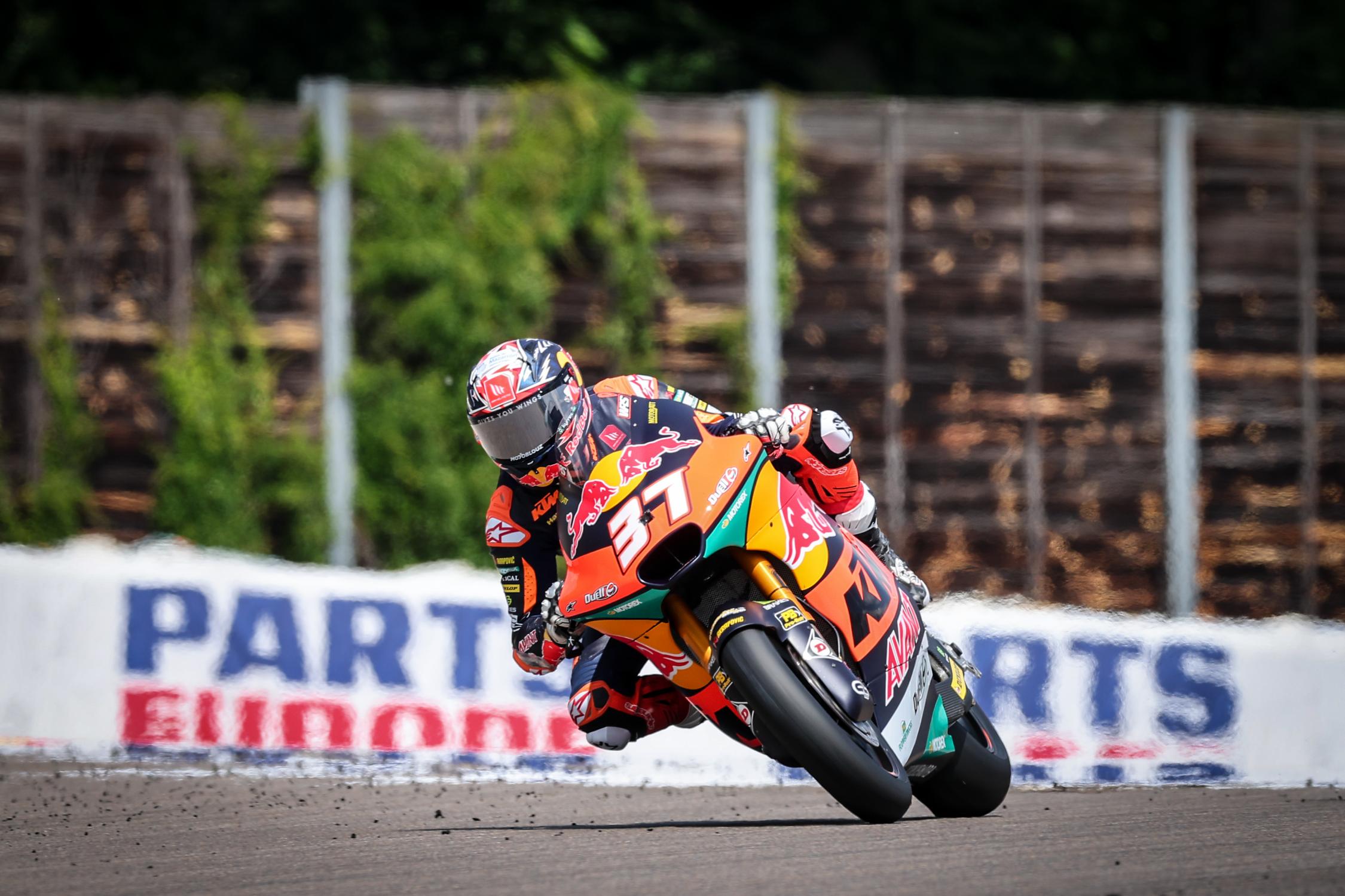 Moto2, Alemanha, Corrida: Acosta domina e reduz distâncias para Arbolino