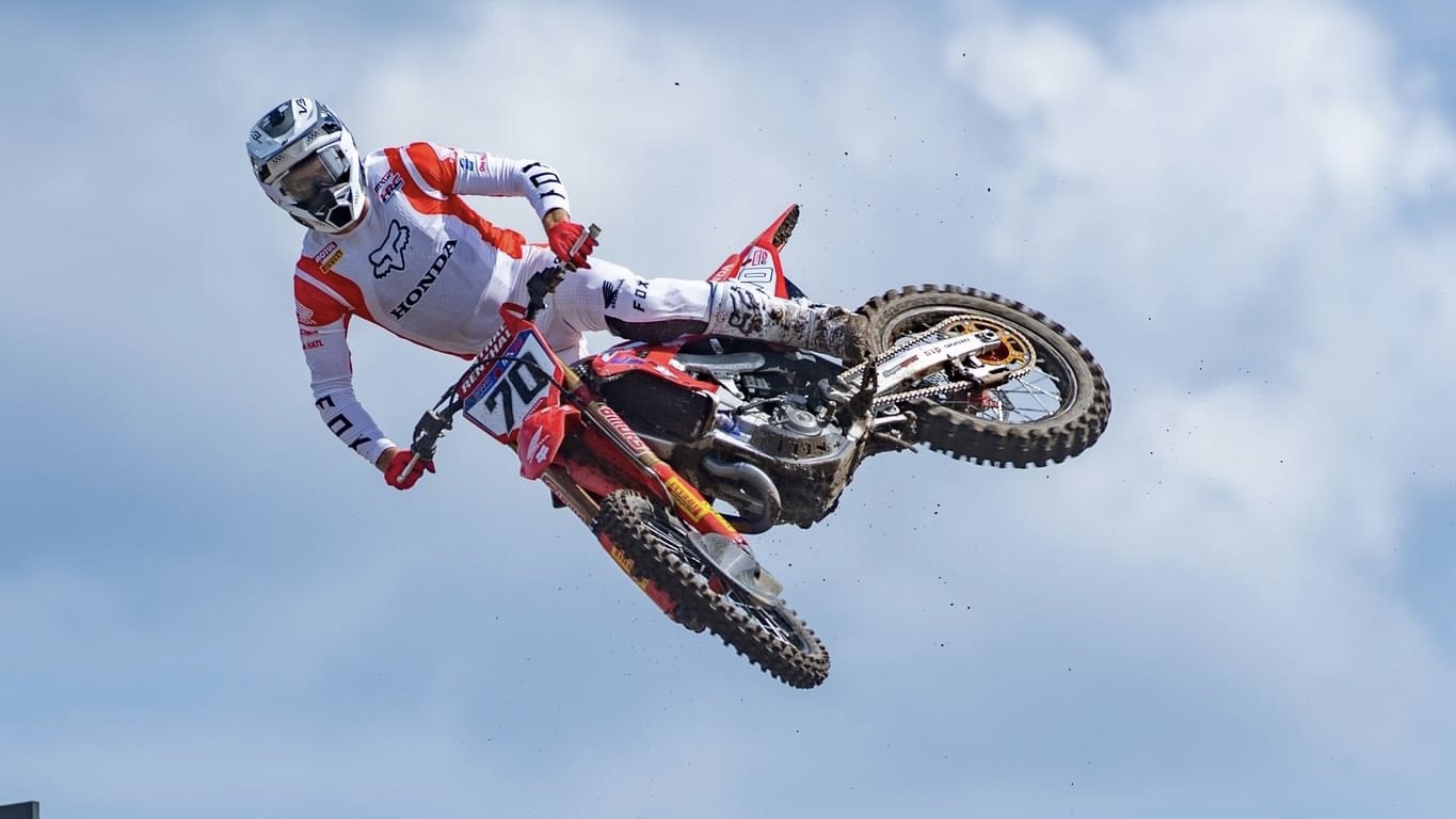 Vídeo MXGP: Rubén Fernández prepara Loket em Vieira do Minho!
